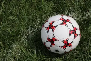 A-League 25/26, runde 22: sene scoringer, VAR-indgreb og stærke udepræstationer