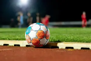 Ni mål i Newcastle, to hattricks i Melbourne og sene afgørelser – A-League runde 10 leverede det hele