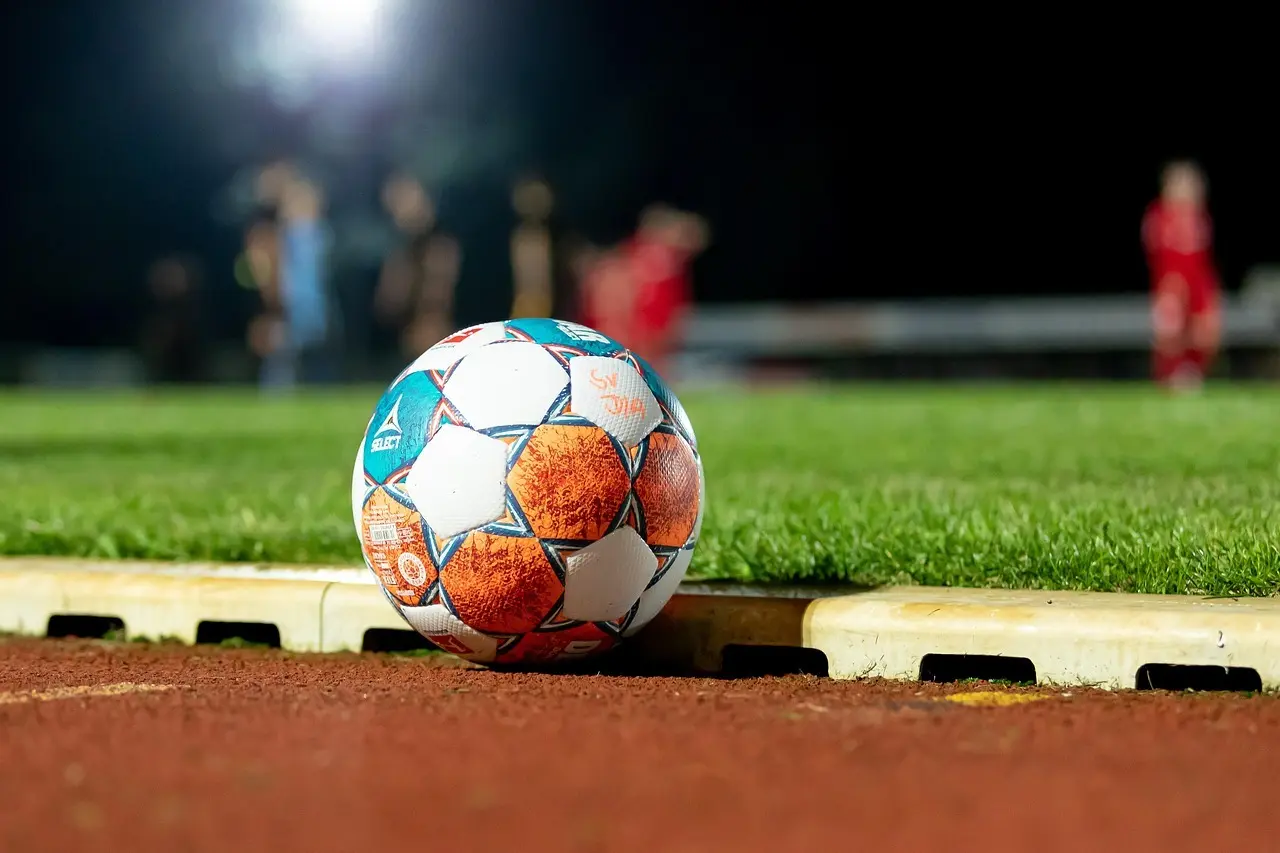 Ni mål i Newcastle, to hattricks i Melbourne og sene afgørelser – A-League runde 10 leverede det hele